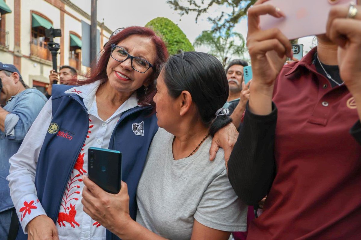 armentapuebla_'s tweet photo. 🙌🏼 Junto a la coordinadora, @Letamaya, en representación de nuestra presidenta, la Dra. @Claudiashein, caminamos con nuestras hermanas y hermanos de Pahuatlán, haciendo recuento de los daños ocasionados por las lluvias de la semana pasada. 🏘️🫶🏼

¡En #Unidad nos ponemos de pie! https://t.co/GKfQBNDrEn