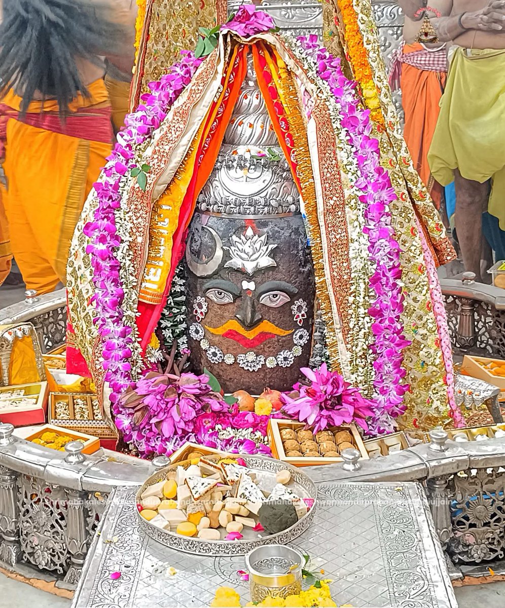 12Jyotirling's tweet image. श्री महाकालेश्वर ज्योतिर्लिंग जी के आज के भस्म आरती श्रृंगार दिव्य दर्शन 16.10.2025