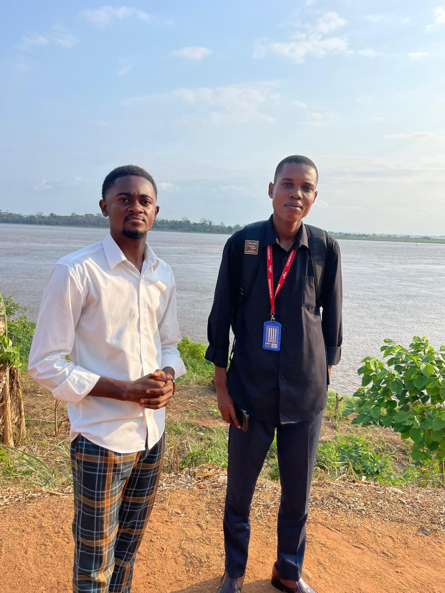 OseeKini's tweet photo. Nous, jeunesse congolaise, ne pouvons plus attendre des miracles d’en haut.
Nos connaissances sont nos armes, nos initiatives sont nos solutions.
Car le véritable développement de la RDC commencera le jour où nous passerons
de spectateurs à bâtisseurs de notre propre avenir.🇨🇩✊🏽 https://t.co/DVKs2IEIj2
