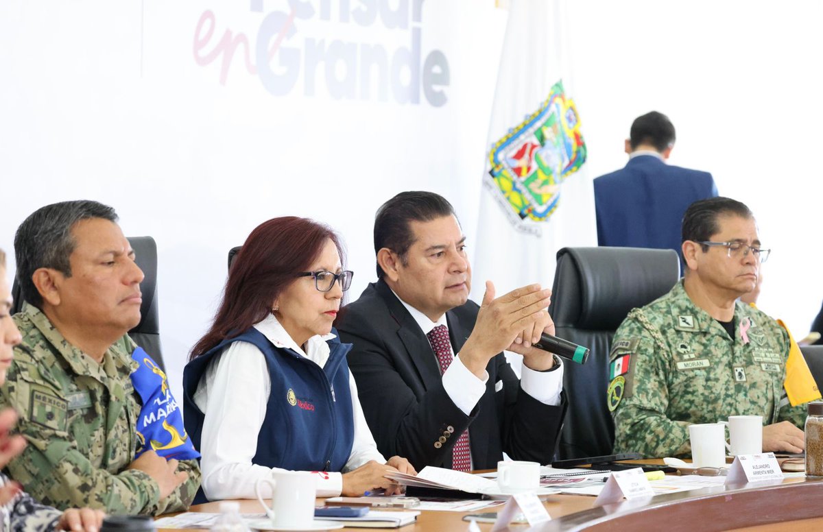 Poder Noticia (@podernoticiapue) on Twitter photo 👨🏻⚖️ <a href="/Gob_Puebla/">Gobierno de Puebla</a> refrenda atención permanente en la Sierra Norte, ningún municipio se queda sin apoyo: Armenta
➡️ Entérate aquí: shre.ink/oNKG
<a href="/armentapuebla_/">Alejandro Armenta</a>
#PoderNoticiaPue #DondeTuVozSeEscucha 👨🏻⚖️ <a href="/Gob_Puebla/">Gobierno de Puebla</a> refrenda atención permanente en la Sierra Norte, ningún municipio se queda sin apoyo: Armenta
➡️ Entérate aquí: shre.ink/oNKG
<a href="/armentapuebla_/">Alejandro Armenta</a>
#PoderNoticiaPue #DondeTuVozSeEscucha