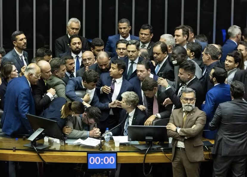 🚨URGENTE! Câmara dos Deputados ACABA de LIVRAR o BANDIDO do Gustavo Gayer DERRUBANDO uma ação penal do STF CONTRA o BOLSONARISTA. 

Uma PEC DA BLINDAGEM disfarçada = QUE VERGONHA! 🤢🤢🤢