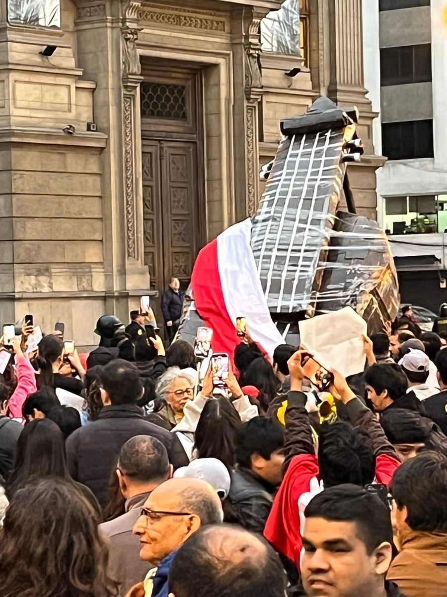 En oídos de la juventud: un presidente manchado de gravísimas acusaciones y un gabinete vendido al Pacto Mafioso, presidido por el ultraconservadurismo. Toca alzar la voz, devolverle el poder a la ciudadanía y la esperanza a la juventud de un país que merece más #QueSeVayanTodos