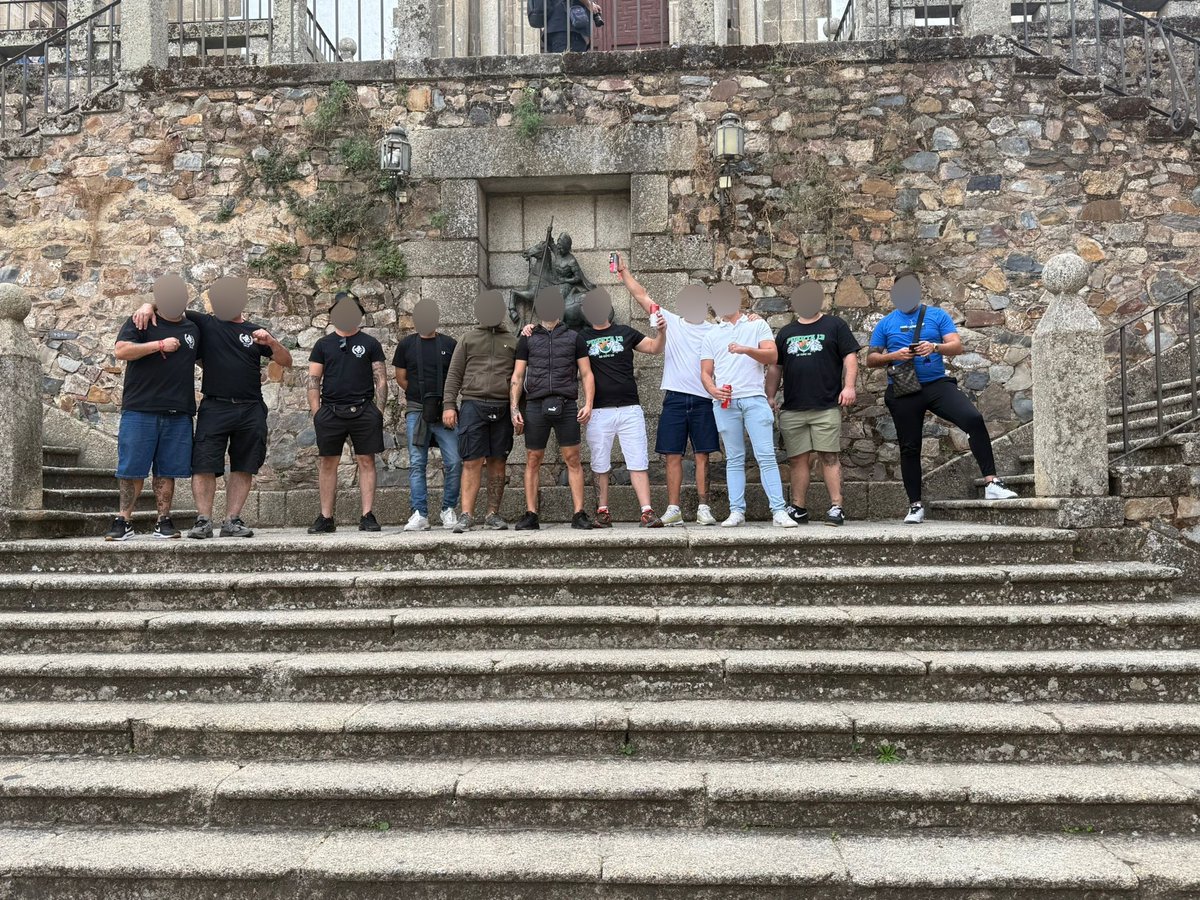 🤜🏼🤛🏼💚🤍