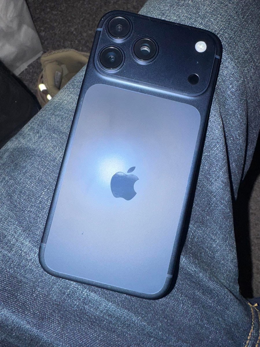_alepatricio's tweet image. pessoal quem tiver perdido esse iphone na arena mrv, favor entrar em contato. vou precisar do carregador.