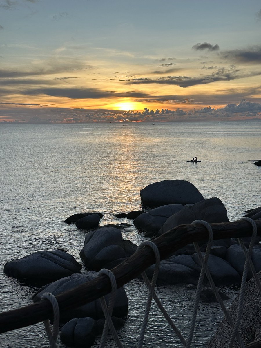 mtrivettpoker's tweet image. Hike to top of Koh Tao was totally worth it and back just in time for sunset. This place is magical!