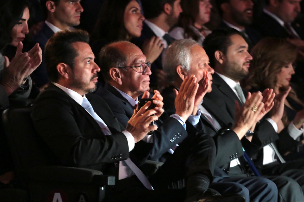 Felicito al presidente <a href="/pepechedrauimx/">Pepe Chedraui 🇲🇽</a> por su #1erInforme de gobierno al frente del Ayuntamiento de Puebla.

Un reflejo del compromiso con la ciudadanía y del trabajo coordinado con el Gobierno de Puebla.

Junto al gobernador <a href="/armentapuebla_/">Alejandro Armenta</a>, seguimos trabajando unidos por una