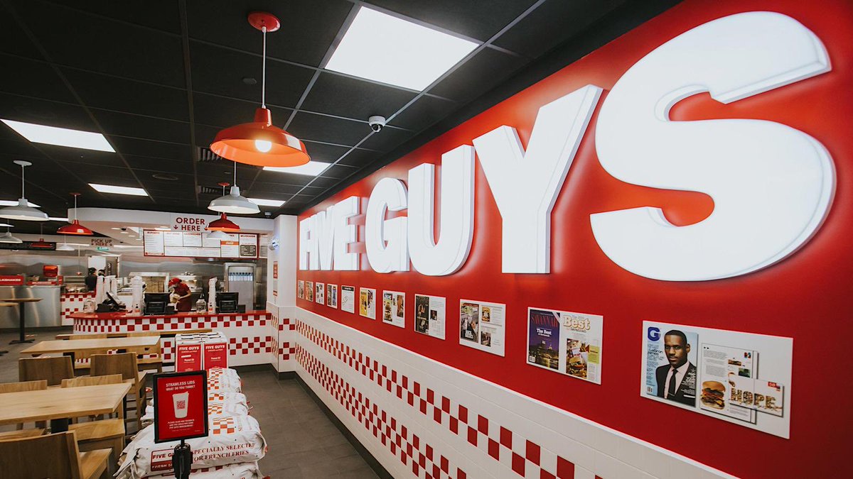 SpectateursFr's tweet image. 🔴ALERTE INFO

🇫🇷☪️ #Halal La célèbre chaîne de restaurants américaine @FiveGuys a annoncé sur son site officiel que six de ses établissements en France proposeront désormais de la viande certifiée halal. 

⚠️IMPORTANT, cette offre concerne seulement la viande de bœuf 🥩 et…