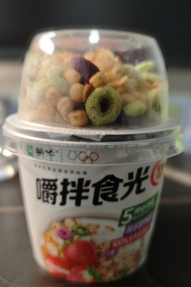 wusansi0's tweet photo. 穿着超紧的束腰，一杯酸奶已经是最大食量了 https://t.co/VAYpgEa35F
