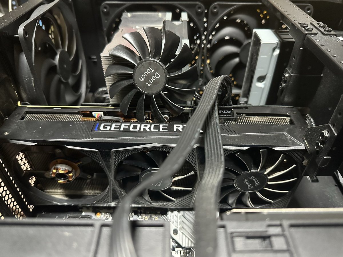 ikusaba_954's tweet image. 5月くらいからPCのフリーズが頻発して色々試した。
・マザボの電池
・修復コマンド実行
・NVIDIA ドライバーのアップデートorダウングレード
・PC内部の掃除
・OSの更新
・イベントビューアーのエラー対応
グラボのファン外れるし、4年も使ってるしパーツ交換か買い換えかなぁ...
高ぇよ