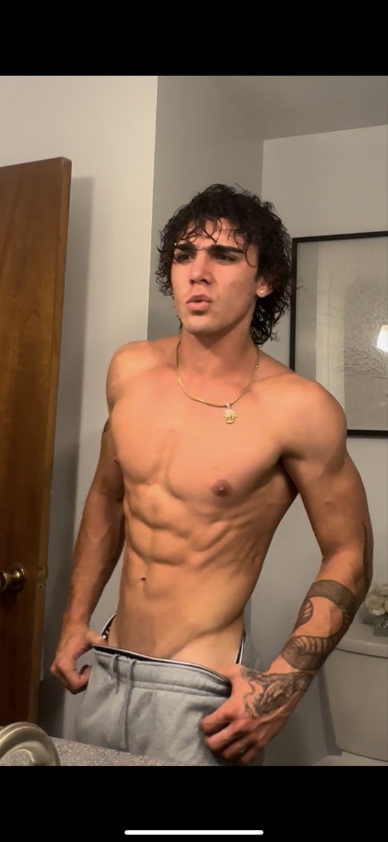 Who wants the full video? Lol, stupid question I know. Become my cash slave first &amp; maybe then i’ll let you take a peak. 
#findom #cashmaster