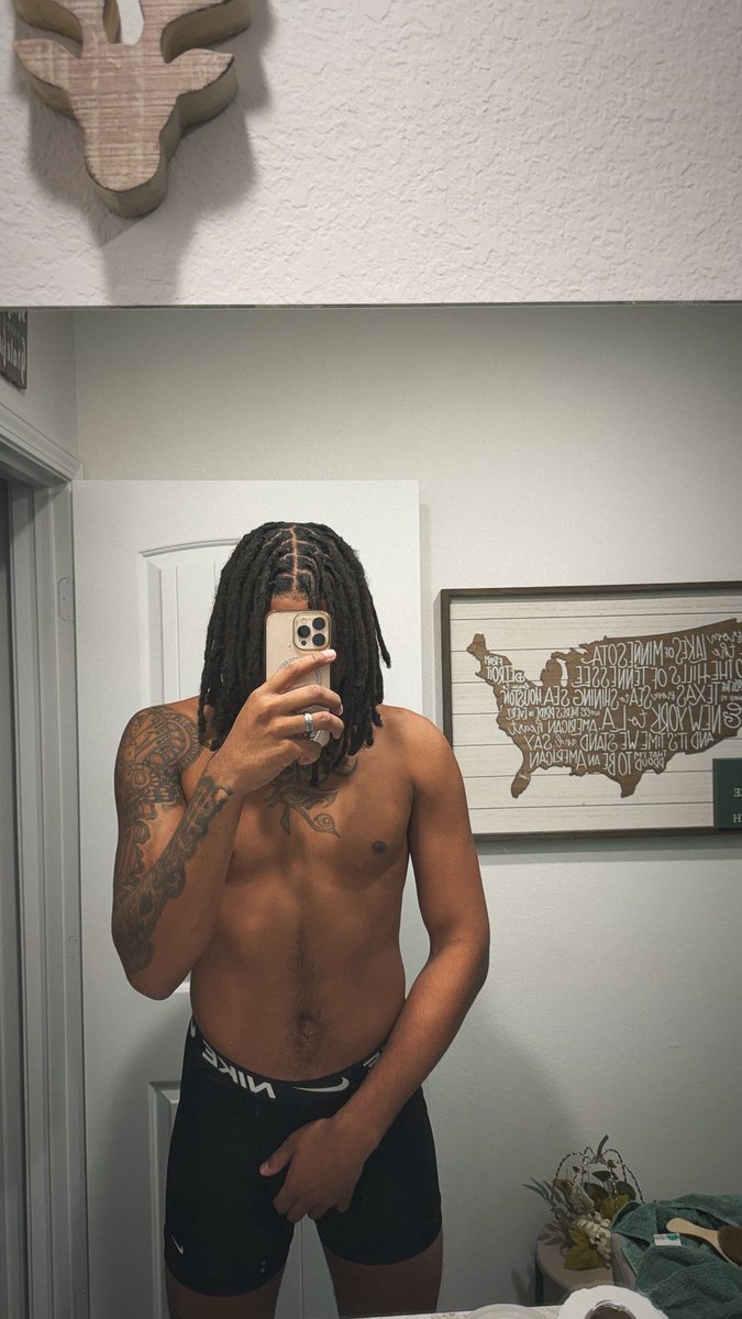 ra_monny_'s tweet photo. A nigga with a fresh retwist>>> https://t.co/7vIeoIUVEl