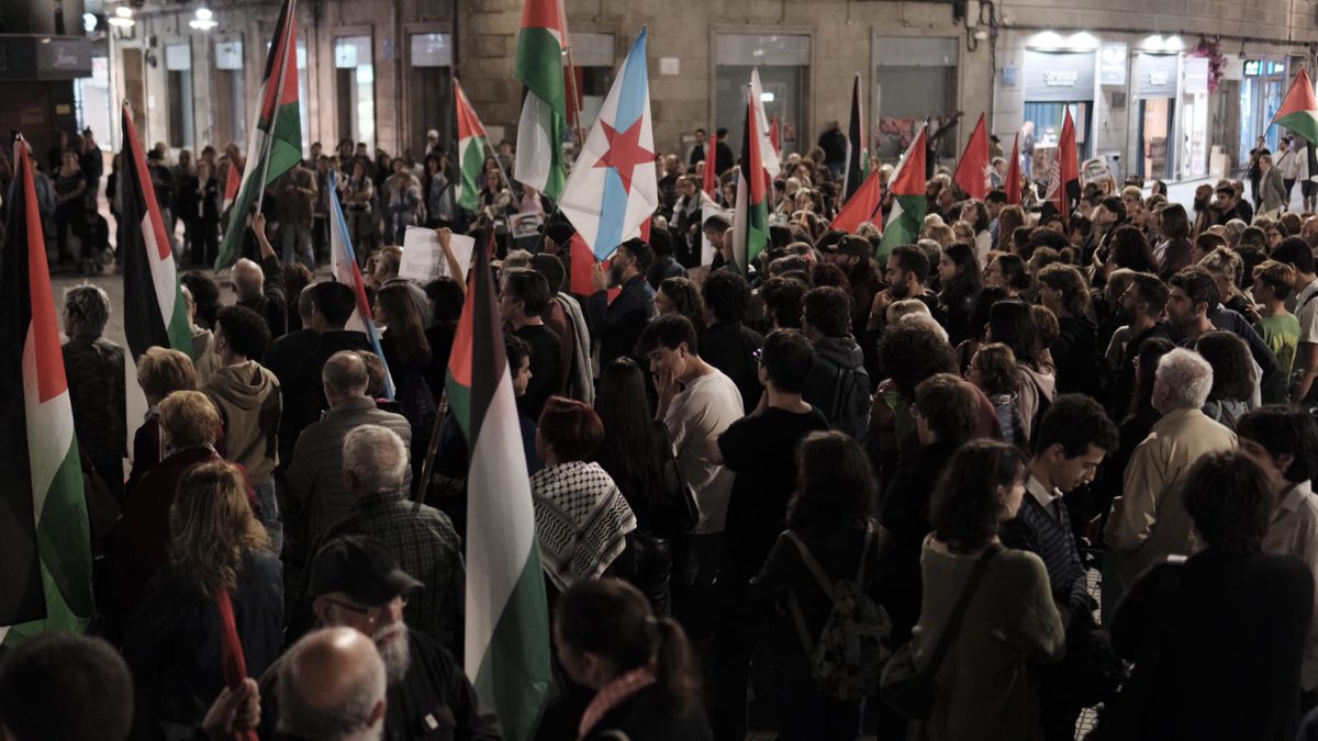 Rematamos a xornada de hoxe, marcada polos paros laborais da mañá, con máis mobilizacións de solidariedade e apoio ao pobo palestino. Contra o xenocidio e a ocupación, VIVA PALESTINA LIBRE.

#GalizaConPalestina