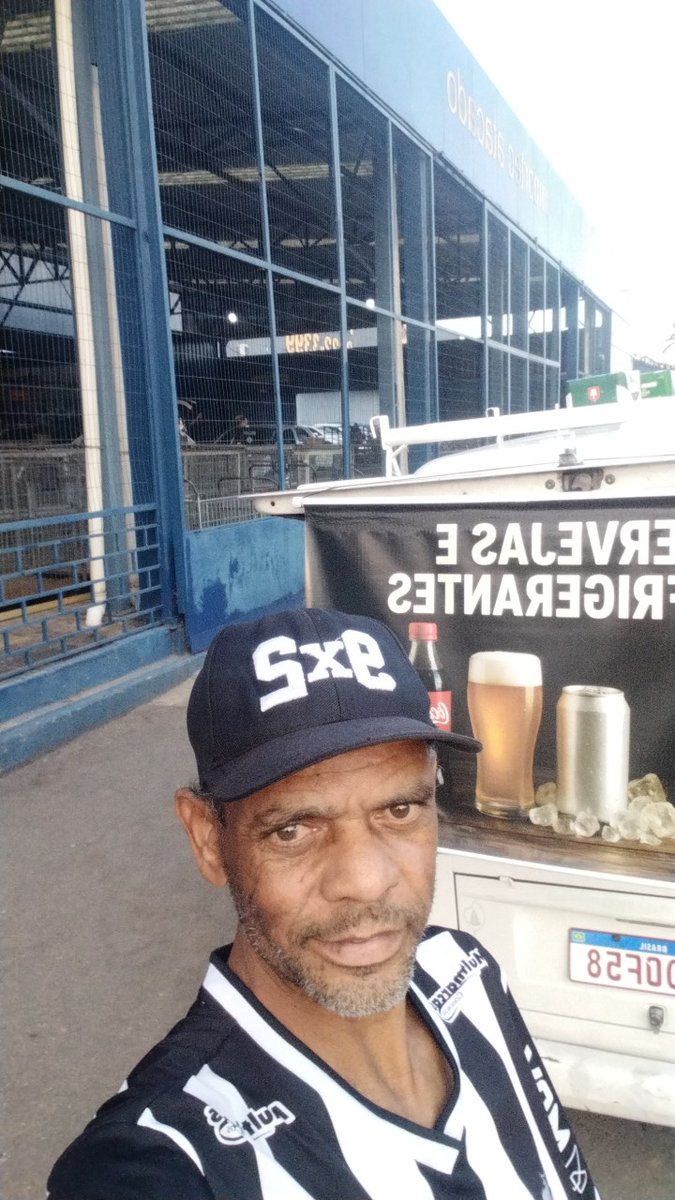 A galera do <a href="/Atletico/">Atlético</a> que estiver vindo ao jogo de metrô, estou vendendo cerveja na promoção.
Original e Espaten 1 pro 10 ou 3 por 25 reais.
Estou em frente a importec Kombi branca