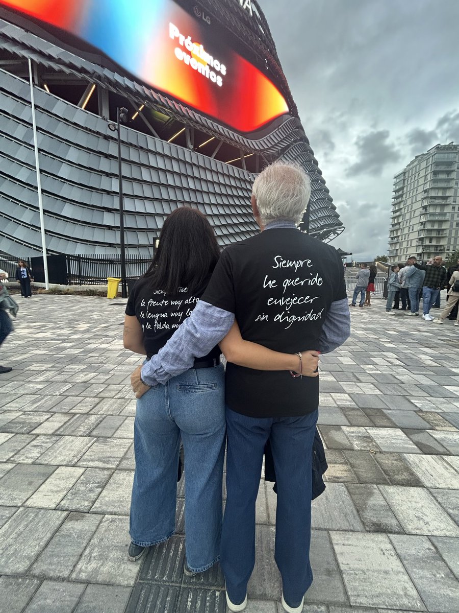 MarietaChe21's tweet photo. Hui fa anys el primer amor de la meua vida! El que m’ha deixat la millor herència, ser del València. A més d’un gust exquisit per la música. Per molts més pare , et vull. 
77 temporaes 🎂❤️ https://t.co/hw7X3uamqF