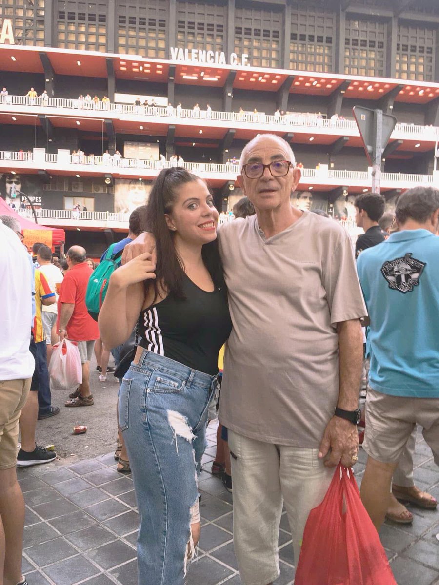 Hui fa anys el primer amor de la meua vida! El que m’ha deixat la millor herència, ser del València. A més d’un gust exquisit per la música. Per molts més pare , et vull. 
77 temporaes 🎂❤️