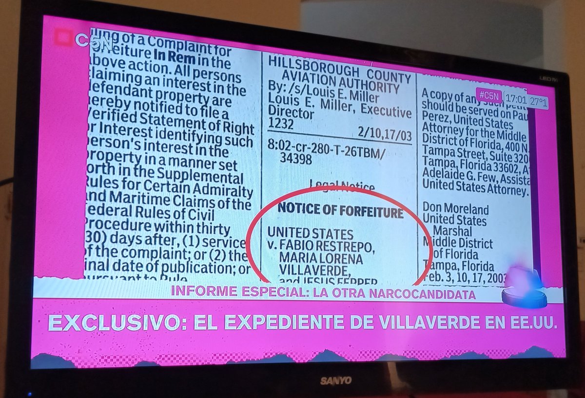 BuccinoMariana's tweet photo. MIRA ESTO @LoreVillaverde1 BAJATE PO8RQUE NO TE VOTA NADIE . BASURA PROFUGA DE LA JUSTICIA DE EE.UU. A ESTA HAY QUE BAJARLA YAAAA. 
#Argenzuela https://t.co/XGb5CKhEKS