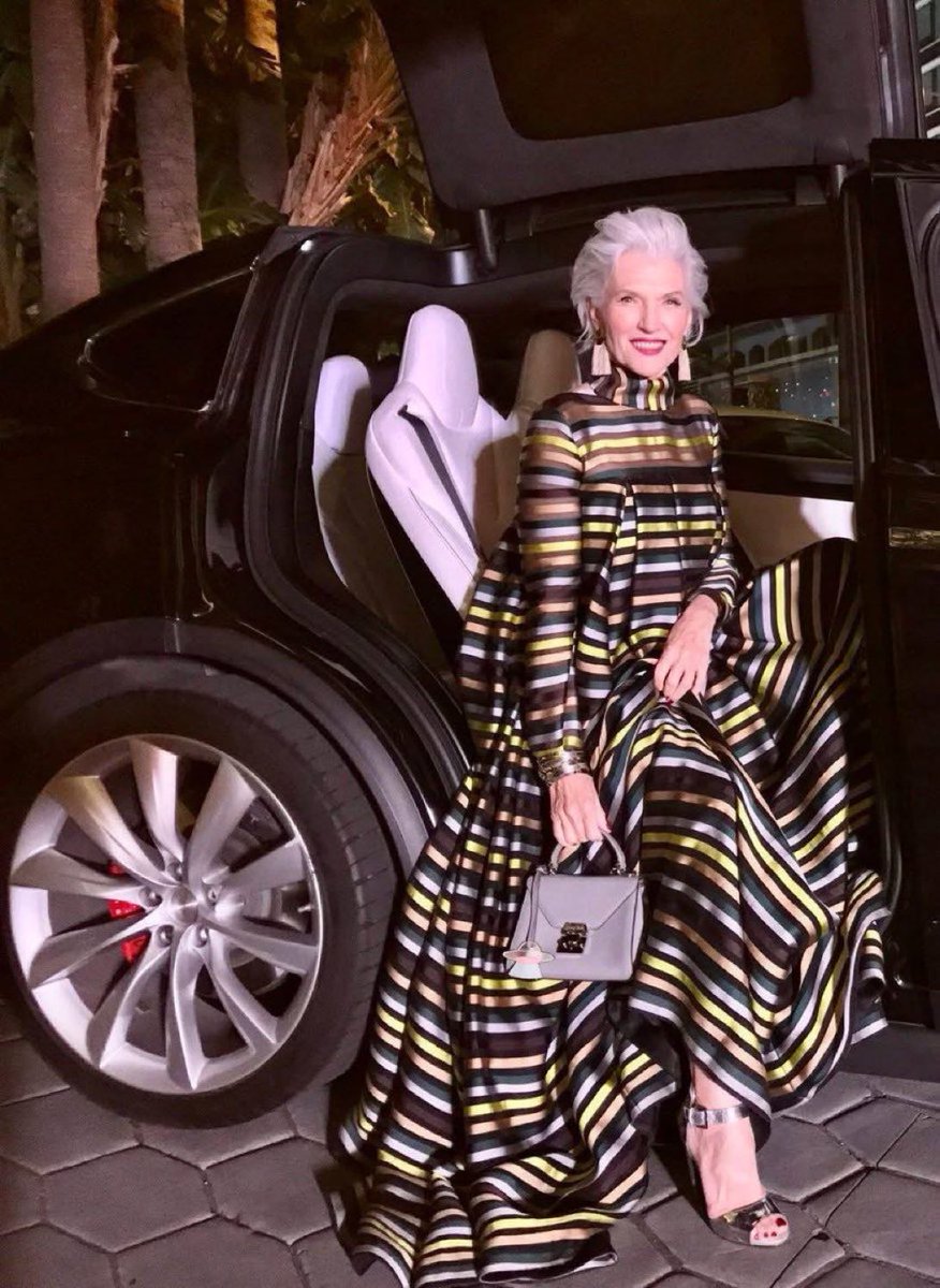 ElonMuskNews47's tweet image. My mom, Maye Musk, says Hi
Say it back if you love ❤️ her