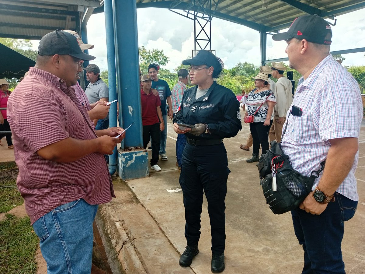 policiadepanama's tweet image. #Herrera | Brindamos información y promocionamos la carrera policial a jóvenes del Instituto Profesional y Técnico Agropecuario de Los Llanos de Ocú. #Únete