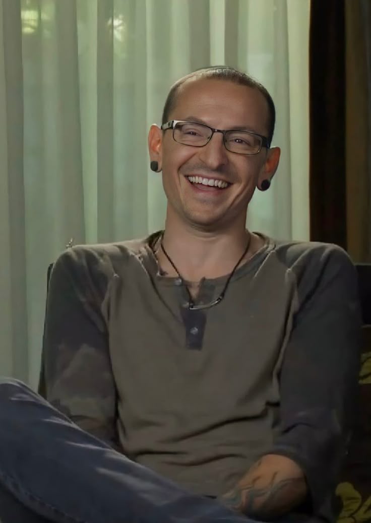 LP_Ani_'s tweet image. Chester Bennington 💕