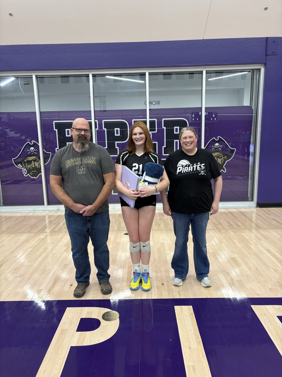 PiperPiratesVB's tweet photo. Last night, the Lady Pirates swept Bonner Springs on senior night! https://t.co/GPRpyBRzFx