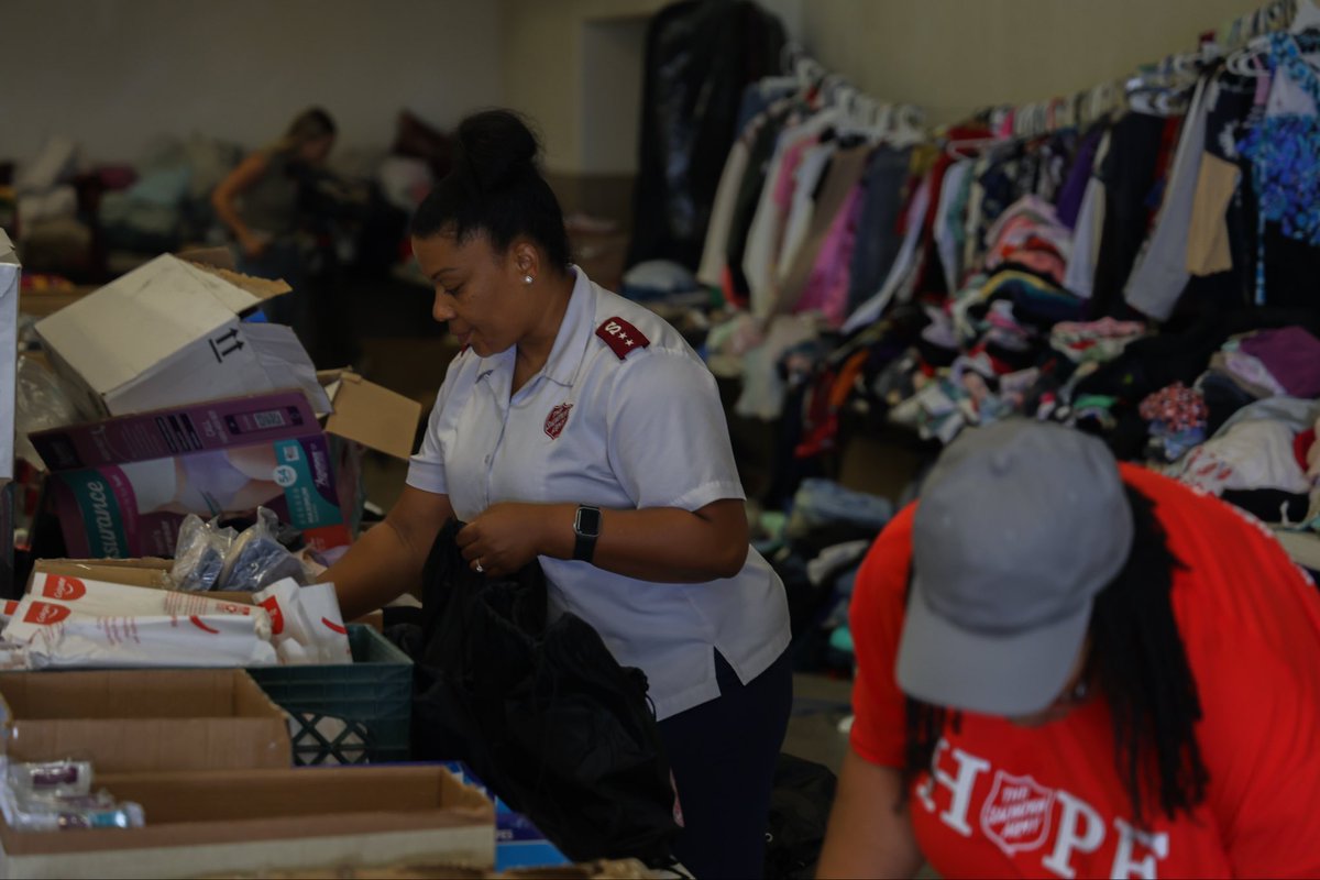 cronkitenews's tweet photo. In Globe, Arizona, major floods washed away houses, vehicles and businesses. Weeks later, the Salvation Army and community members are putting the pieces back together.
Lorenzo Gomez has the full story on Cronkite News. https://t.co/c6UtzwS7nJ