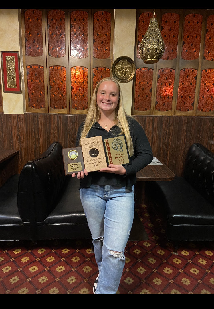 SamWolfe1234's tweet image. Wrapped up my senior season on Thursday. So proud of everything my partner and I accomplished this year! Definitely going to miss playing and making so many memories with my team! I earned the players award, 1st team all conference, and 3rd team all district!
@DoomCincy