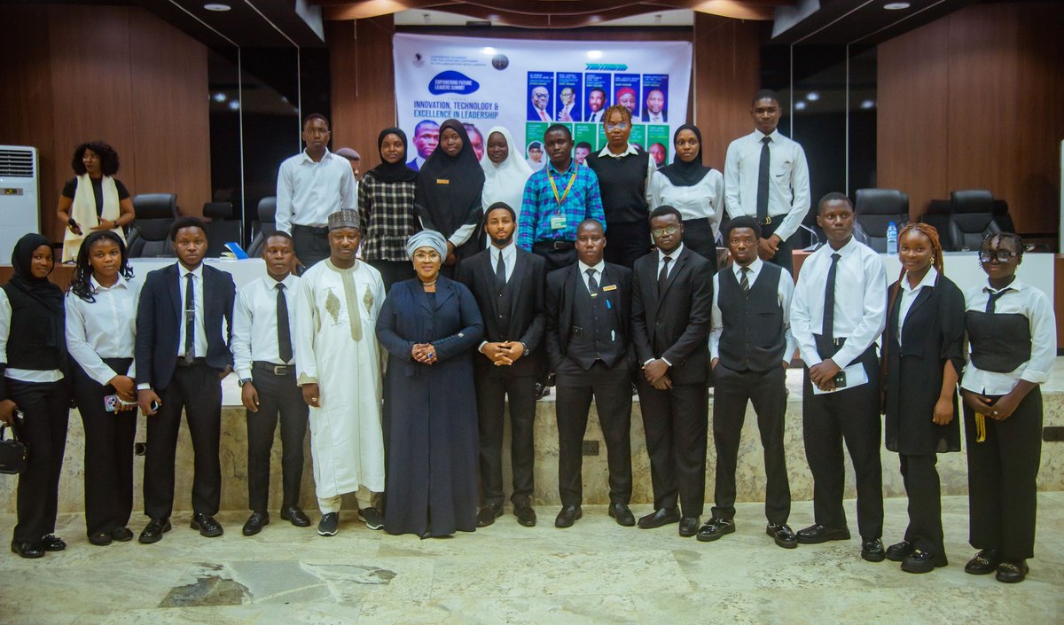 Mobolajeee's tweet photo. Earlier today, I was at the Federal Ministry of Justice where I had the opportunity to advocate and speak in the presence of Learned Legal practitioners and colleagues.🥂 https://t.co/mJXGjecXPb