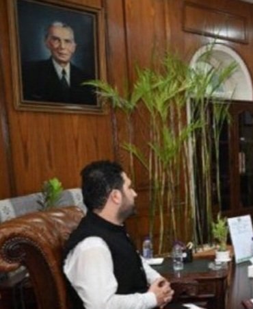 ShakirAwan88's tweet photo. جو پاکستانی پرچم،قائد کی تصویر کی بات کر رہے ہیں ان کی زبان پر مریم نواز کے تصویر والے پرچم پر بات کرتے ہوئے زبان پر چھالے پڑ جاتے ہیں۔یہ محب وطن نہیں بغض عمران میں بولتے ہیں۔۔ https://t.co/KLOzvIBiVI