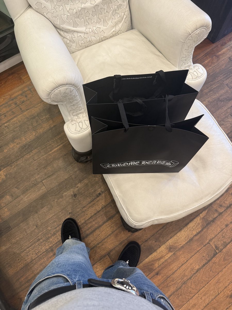 thatslydell's tweet photo. Tell your broke ass boyfriend I said good morning https://t.co/5bmsFWLxLq