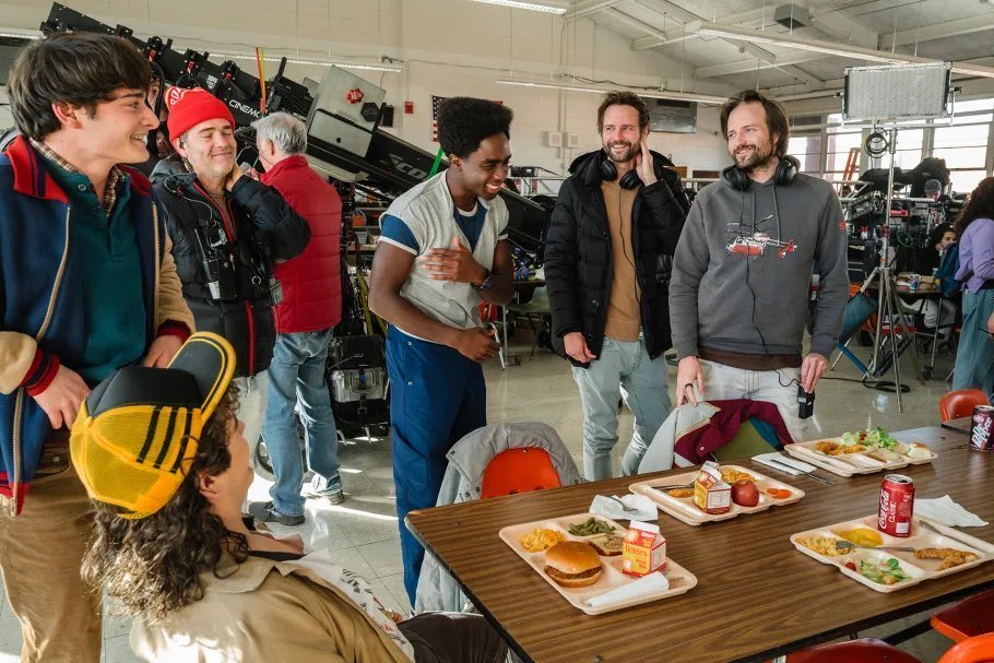 🚨 DUSTIN IS SITTING AT THE HEAD OF THE HELLFIRE TABLE WHRE EDDIE USED TO SIT 🚨 THIS IS NOT A DRILL 🚨