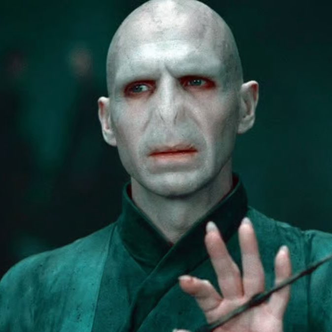 Point__Pop's tweet image. Correm rumores de que Tilda Swinton poderá ser Lord Voldemort na série de &apos;Harry Potter&apos; pela HBO.
.