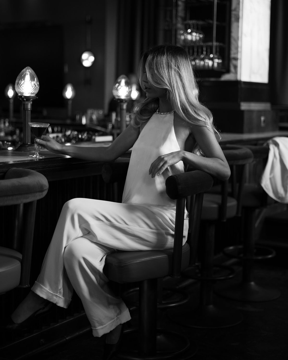 Milena331122's tweet image. “Evening thoughts: when the world quiets down, the mind speaks louder.” 

- M.

#EveningThoughts #QuietMoments #ReflectAndReset
#NightReflections #SoulWhispers