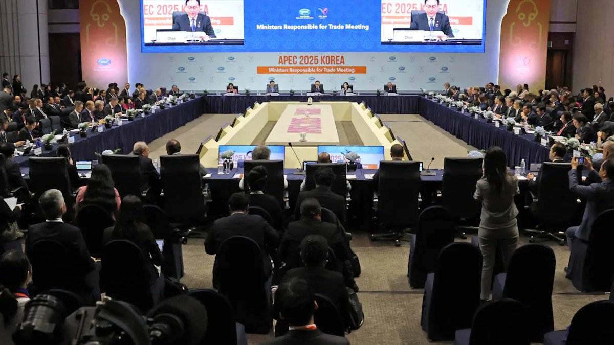 pplanadigital's tweet image. 🌏 México busca ser sede de las próximas reuniones de la APEC, anunció Marcelo Ebrard ante el Senado.
El país busca fortalecer su papel en la cooperación económica del Asia-Pacífico y en la apertura comercial internacional. 🇲🇽🤝 
#APEC #Economía #MéxicoGlobal