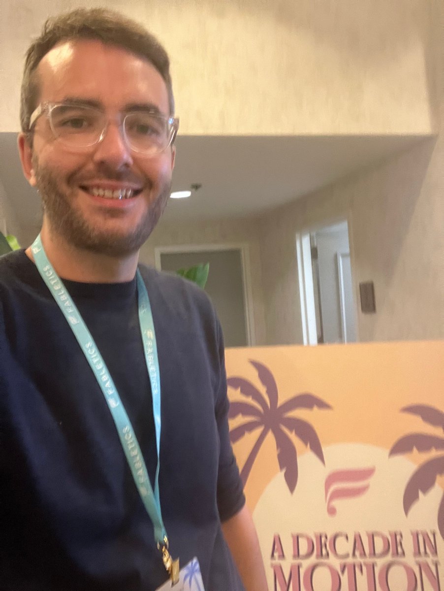 Lawrence Williams, retail strategist, had the opportunity to connect with the Fabletics team to celebrate a major milestone:10 years since their first store opened! Here's to continued growth and success! 🎉