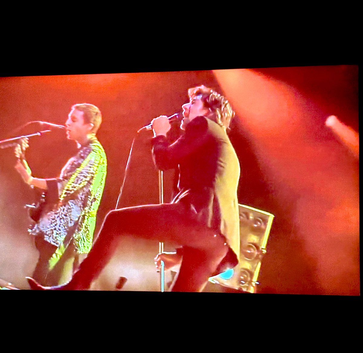 ja_mercaderdmgz's tweet photo. A veces uno solo necesita rezar porque vuelvan The Last Shadow Puppets https://t.co/vXMiHq27Wu