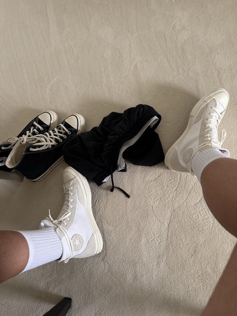 Which do you prefer? 😛 #converse