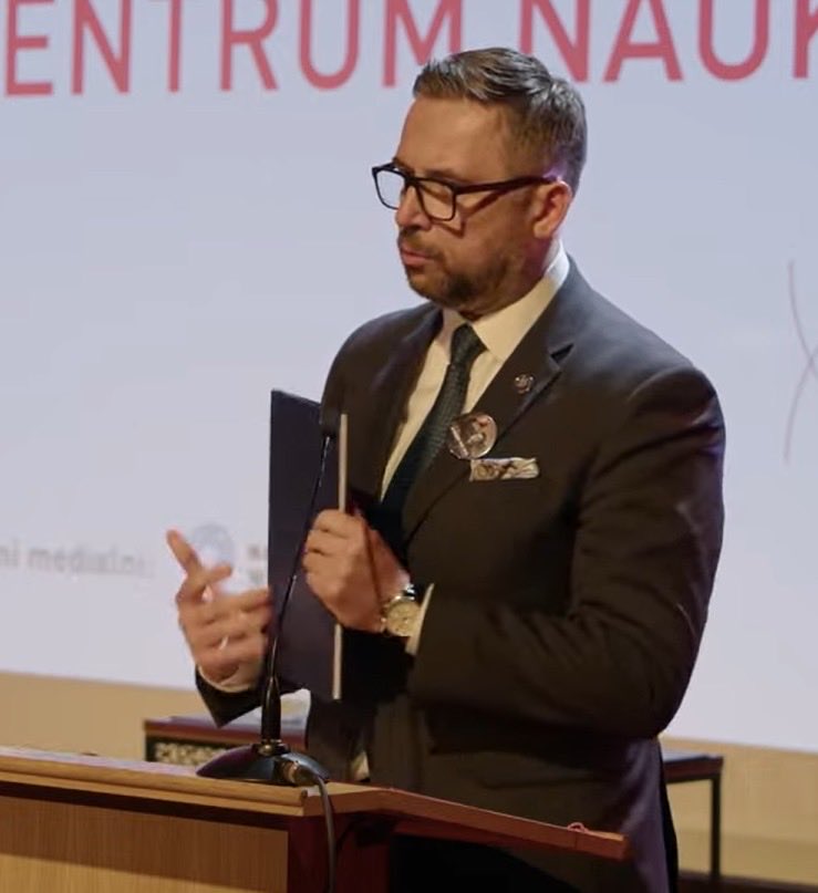 Ponad 6 tysięcy głosów poparcia dla <a href="/NCN_PL/">Narodowe Centrum Nauki</a>  i Polskiej racji stanu przekazało #pokolenieNCN Ministrowi <a href="/MarcinKulasek/">Marcin Kulasek</a> i <a href="/MNiSW_GOV__PL/">Ministerstwo Nauki i Szkolnictwa Wyższego</a>. Trzymamy kciuki za realizację zapowiedzianych działań! #NCNtoTlen Wielkie dzięki dla <a href="/LOkruszek/">Łukasz Okruszek</a>,  <a href="/MissAgataStar/">Agata Starosta</a> i wszystkich zaangażowanych🙏