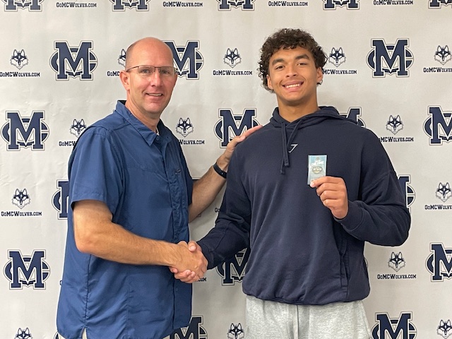 Thank you, Dezmond Howard, for showing great sportsmanship and character while representing our community with class during our Varsity FB game @ La Porte!

<a href="/IHSAA1/">IHSAA</a>  

#ThisIsYourIHSAA 
#FaceofSportsmanship