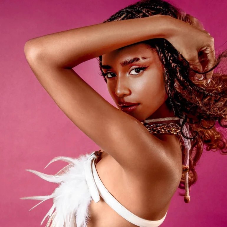 masixolemange_'s tweet image. MOLIY ft TYLA “BODY GO” OUT FRIDAY!🔥
#MOLIYxTYLA #BodyGo