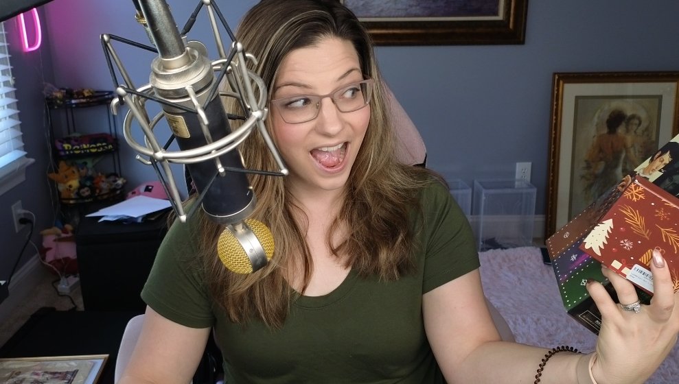 It's a book, it's a mystery box, it's a Nessa who is LIVE and I have so many random things to show and tell while I queue 😅

Also, it's classic rock playlist night

ttv/reinessa 💛