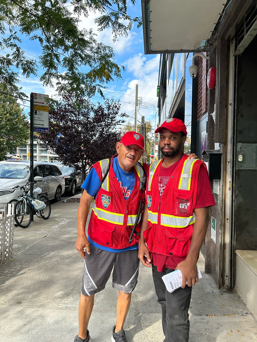 lcp_2023's tweet photo. (10/7/25) LCP was out on patrol to help keep our safe.
✅ Checked in with residents and businesses
✅ Made sure streets and storefronts were secure
✅ Helped a neighbor with a safety concern
Thank you to all our amazing volunteers and supportive neighbors! 🙌 https://t.co/0nFr5G2Zrk