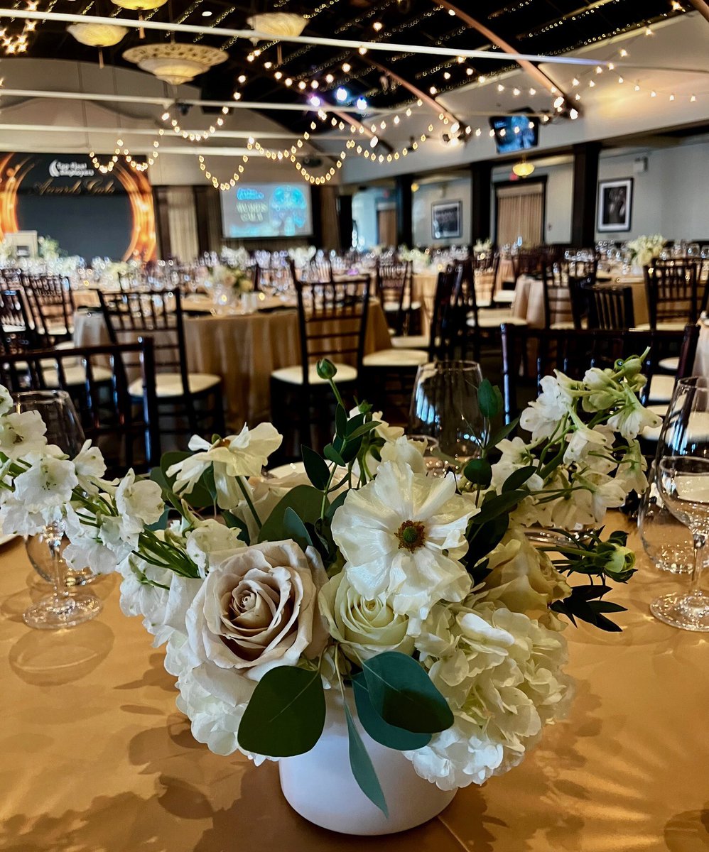 truckingHR's tweet photo. We can’t wait to welcome all the #TopFleetEmployers to the 12th annual TFE Awards Gala at the iconic Palais Royale in Toronto! Here's a sneak peek of tonight's special celebration.
#TFEGala #TFE2025 #THRC https://t.co/RcLrOXeVi3