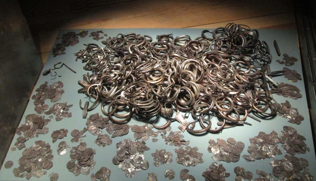 PeakFinInv's tweet image. In Sweden, the largest lost cache of Viking silver was unearthed in 1999.  The &quot;Spillings Hoard&quot; eventually totaled 67 kilograms of silver. 

My goal?  To leave my children more silver than the largest ever lost Viking hoard.  The current cost at $50/Troy Oz?  

$107,000.

If you…