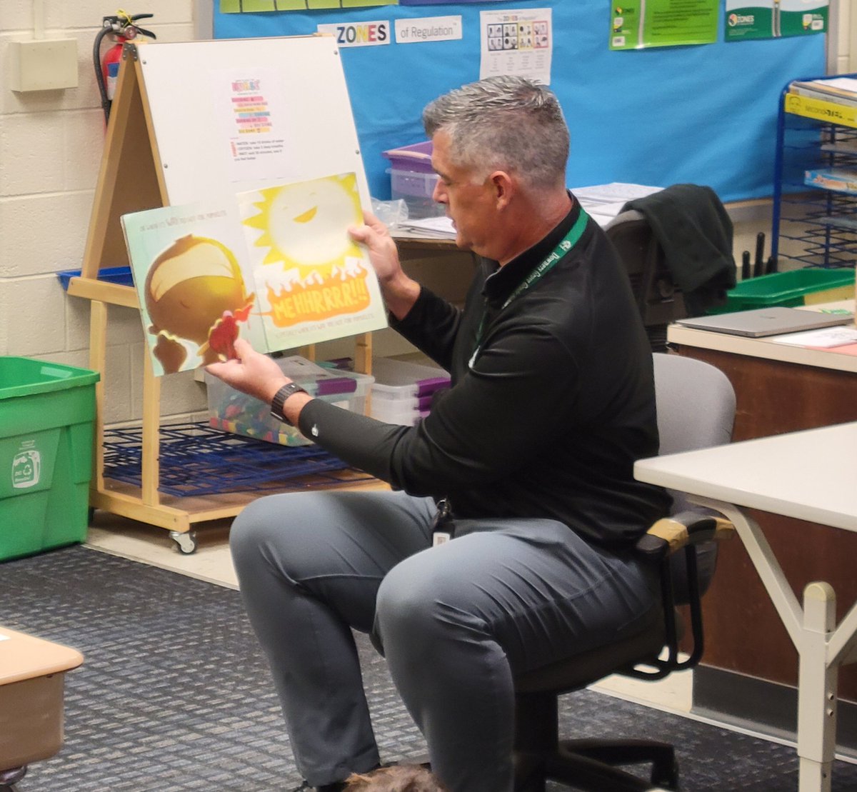 BradLinko's tweet photo. We had a surprise visitor in 2L this morning. Dr. Russell, thank you for taking time out of your busy schedule to chat with my class and read to the group; it truly means a lot. #dg58pride #BelleAireBulldogs https://t.co/v9Ce6lW23g