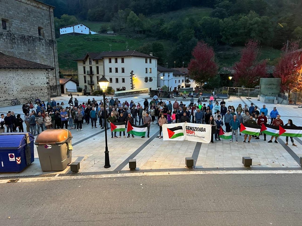 GerPalesti2023's tweet image. 🇵🇸 🄿🄰🄻🄴🅂🅃🄸🄽🄰🅁🄴🄺🄸🄽 🄺🄾🄽🄿🅁🄾🄼🄸🅂🄾🄰 𝗔𝗧𝗔𝗨𝗡 120 pertsona inguru. #JarraiDezagunPalestinazHitzEgiten #KeepTalkingAboutPalestine #PalestinarekinKonpromisoBat #GenozidioaSTOP #RupturaConIsraelYa