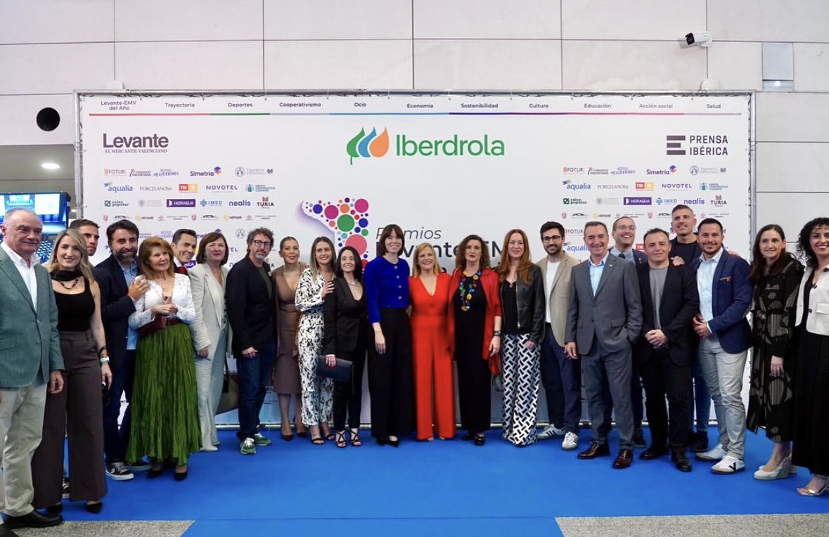 La premsa regional és imprescindible per a mantindre una mirada fidel i pròxima al que ocorre en el territori.

Els #PremisLevanteEMV són la millor mostra d'eixe periodisme compromés amb els arrels i una societat valenciana plena de talent.

Enhorabona als premiats ❤️