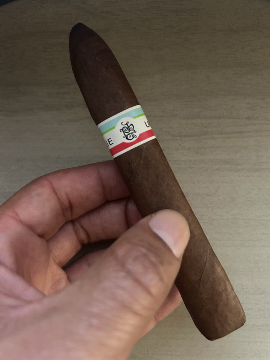CQ2. @<a href="/TatuajeCigars/">Pete Johnson</a> #nowsmoking #cigarlife