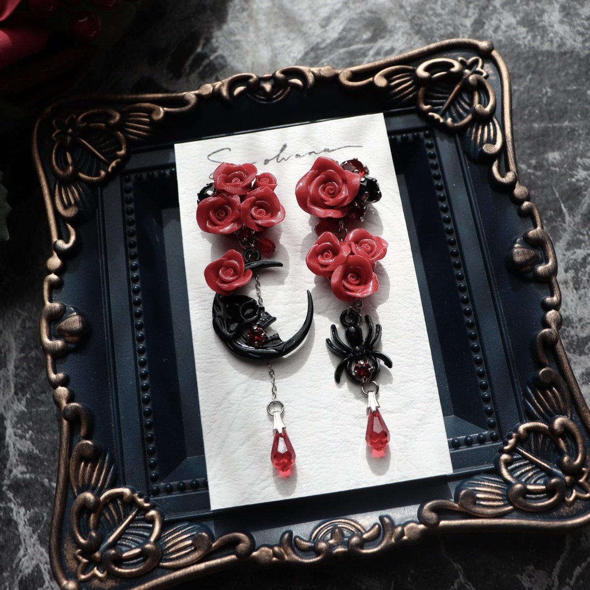 赤薔薇の呪縛
minne.com/items/41045915
#ハロウィン
#薔薇