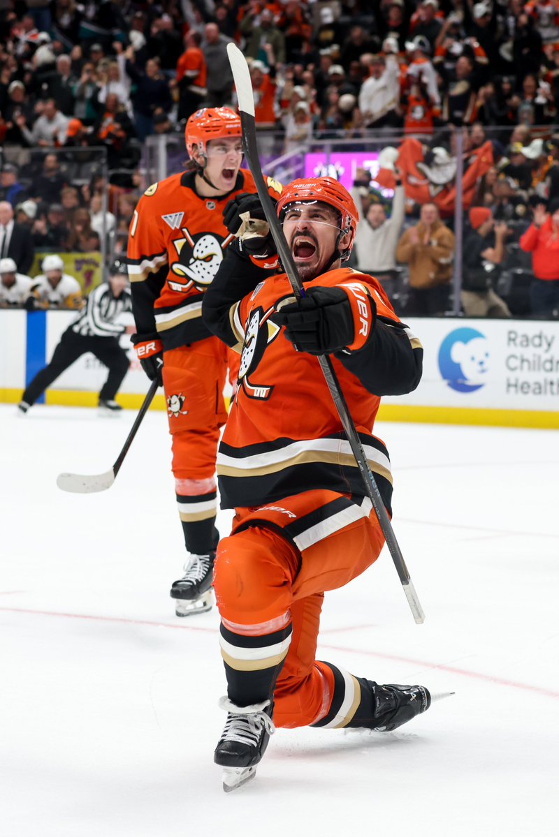 Chris Kreider is on pace for 109 goals this season. 

This is not an overreaction 😂

#FlyTogether