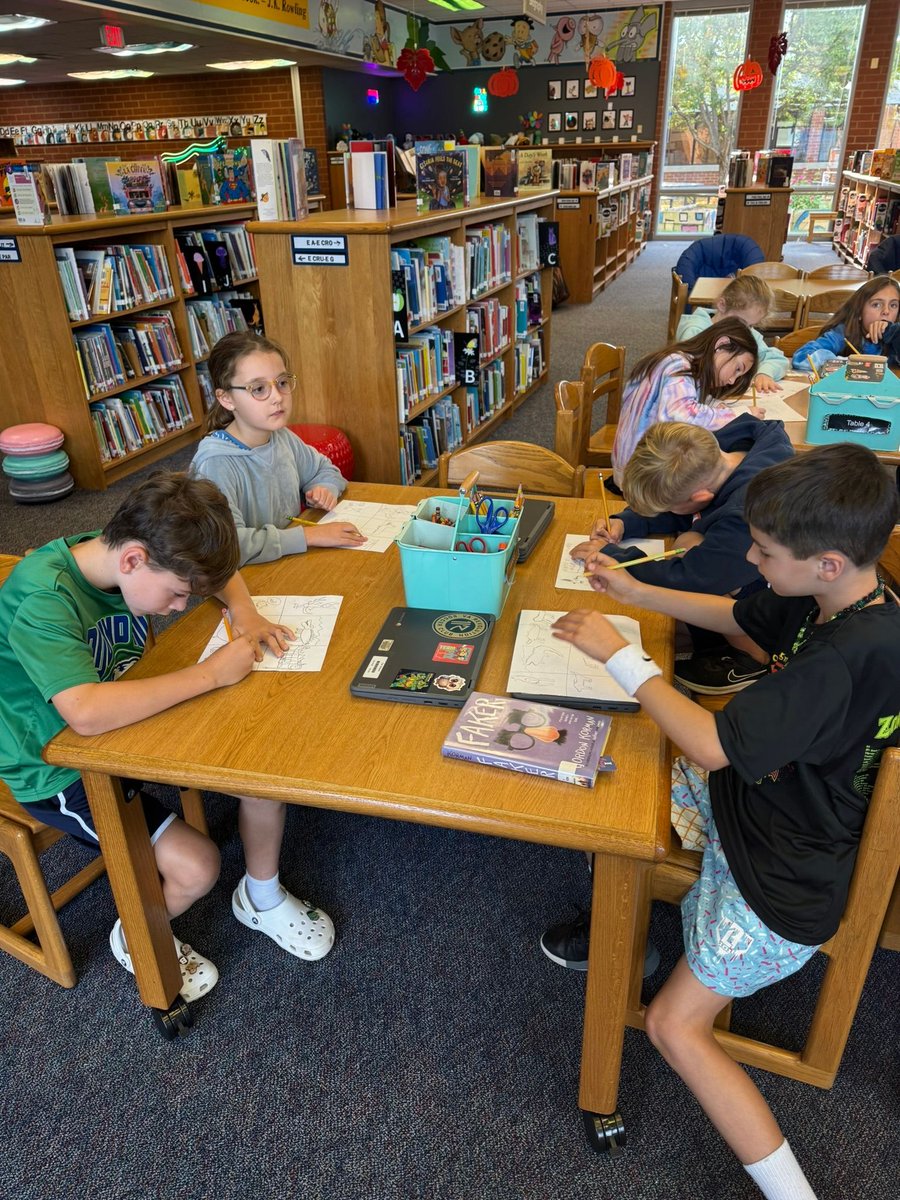 MrsLibraryLady8's tweet image. We&apos;ve been doing Doodle Warm-ups this week, and the students are really enjoying them! They receive hints about which animal to sketch and have a minute to draw it to see if they guessed correctly. It&apos;s a fun and effective way to get their minds ready for library time. #DoodleFun…